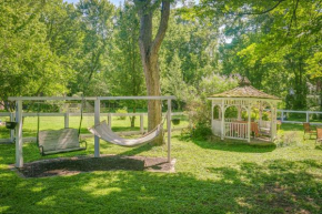 Nashville Getaway with Gazebo, 11 Mi to Downtown!
